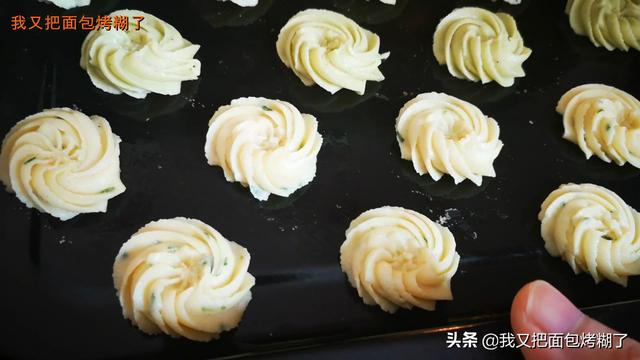 曲奇饼干的配料和做法，今天教你制作简单的曲奇饼干