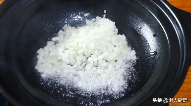 做這種貝，不需要加一滴水，直接干焗2分鍾，有飯店用花甲冒充它 熱愛美食 第4张