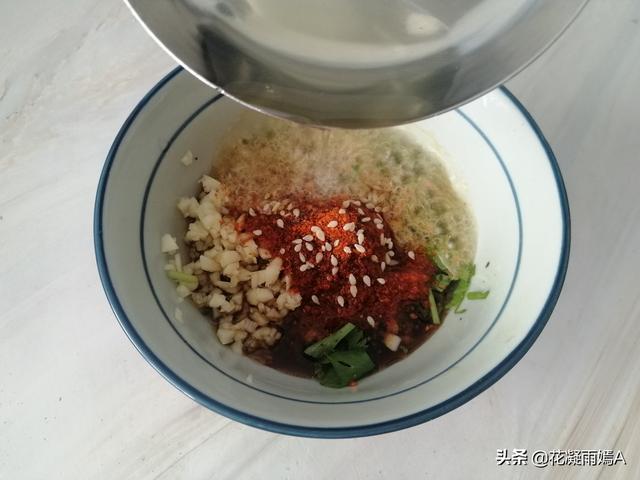 街边美食小吃宽粉做法，全靠料汁衬托