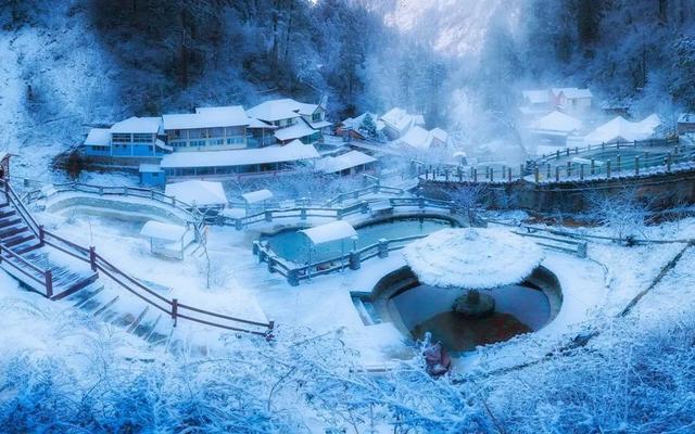 世界三大冰川之一来古冰川，位于四川的海螺沟冰川