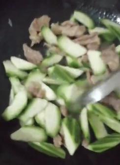 丝瓜炒肉的家常做法大全，黄瓜、苦瓜靠边站