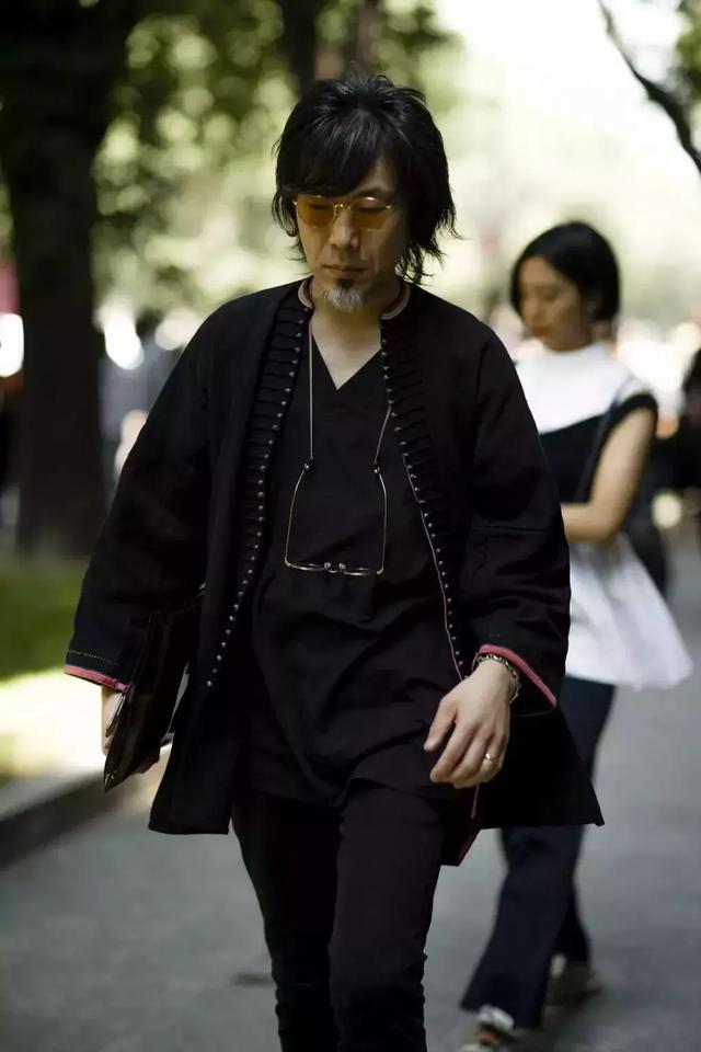 太阳镜怎么挑选，怎么选择适合自己的太阳镜（夏天开车阳光刺眼）