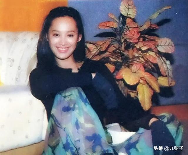 宁静回忆剃光头事件，49岁宁静拍猪饲料广告