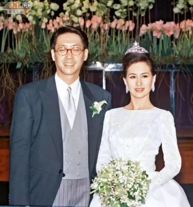 賭王之女何超瓊身份顯赫依舊無法逃脫家族魔咒，攜10億嫁許晉亨 娛樂八卦吃瓜 第17张