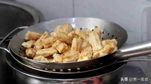 腐竹的做法大全家常菜，三种家常炒腐竹的详细做法（高蛋白、高钙的腐竹要多吃）