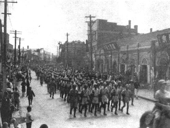 50年郑洞国去中南海赴宴，50年郑洞国去中南海赴宴