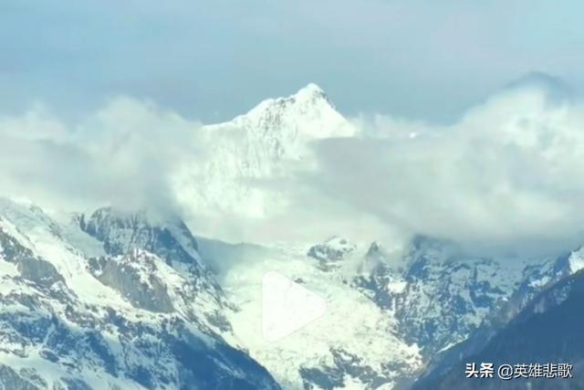梅里雪山4200海拔观景台，梅里雪山海拔仅6740米