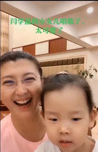 闫学晶今年多少岁，51岁闫学晶去山东农村商演照曝光