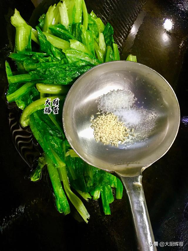 油麦菜怎么炒好吃，油麦菜这样炒鲜香清脆