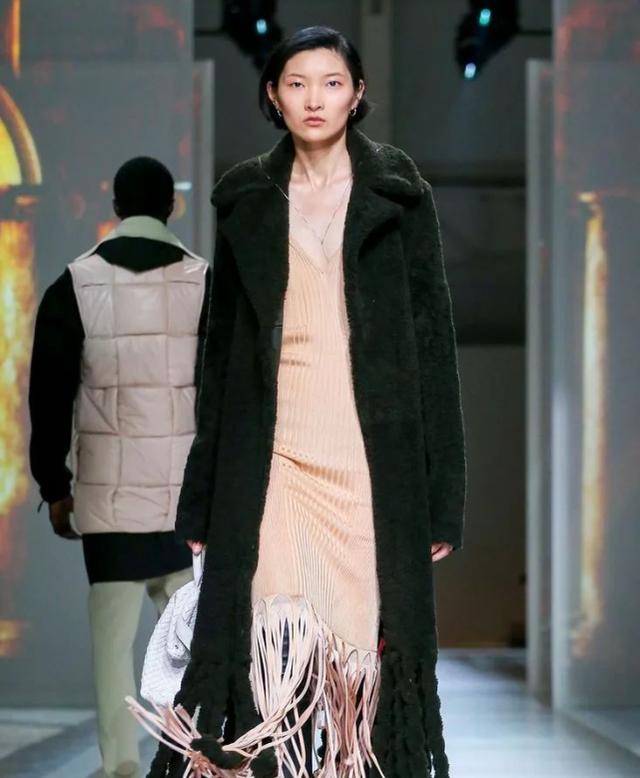 葆蝶家羽绒服（哪个时髦精身上没件Bottega）(11)
