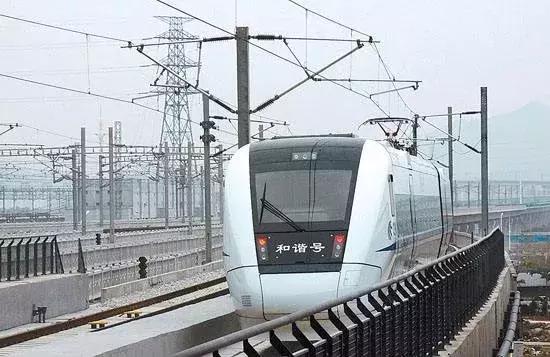 广珠城际列车广州售票口，广州南站加开往长沙、深圳、潮汕、汕头等地列车