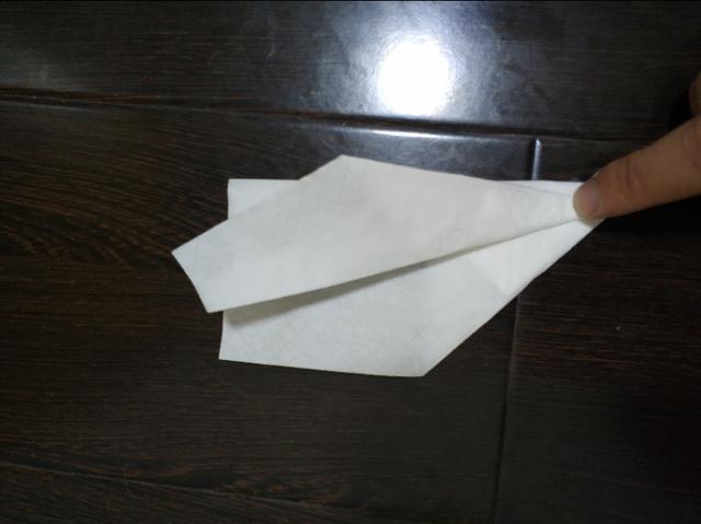 教你怎样快速叠纸飞机，3分钟折一种很能飞的纸飞机