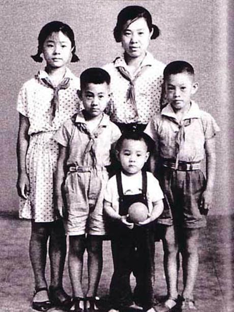 李连杰现在在哪里，功夫巨星李连杰现在哪里生活（与杨紫琼亲密合影感情好）