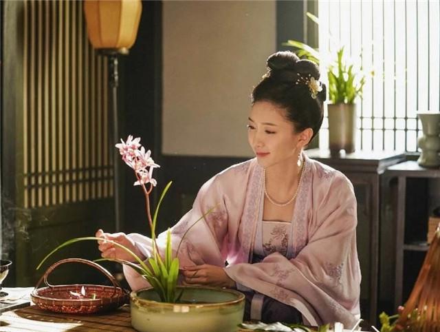 汉服裙子的穿法齐腰，汉服的正确穿法 ， 齐腰汉服