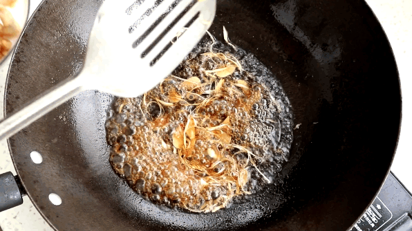 东北正宗锅包肉这个碗汁儿不能少，东北名菜锅包肉