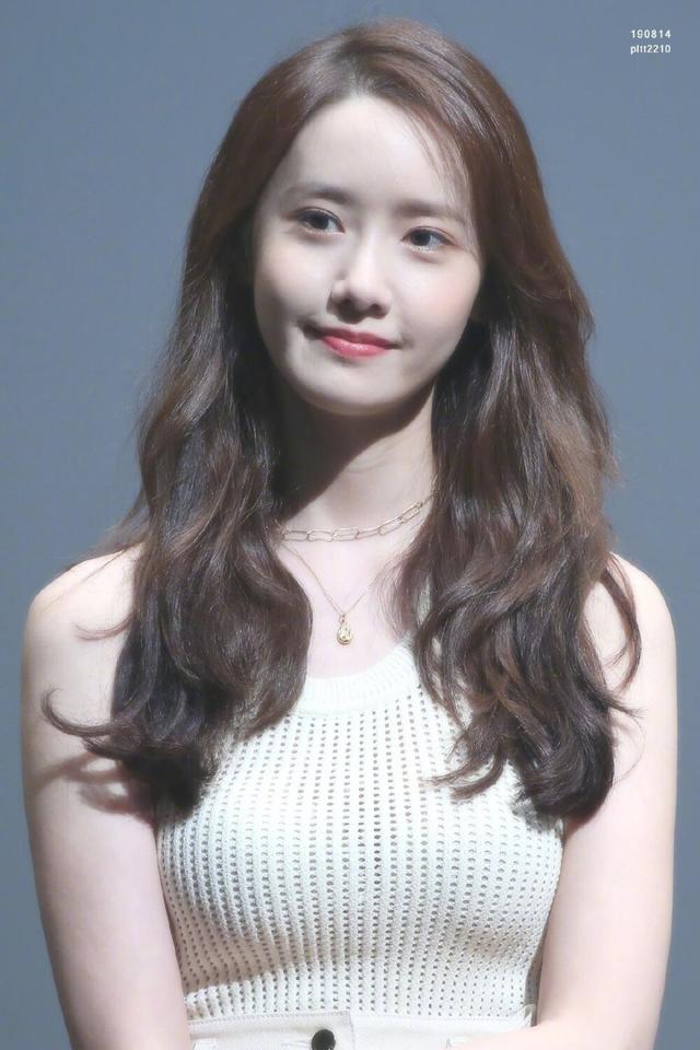 林允儿动态壁纸，高清可爱动态壁纸林允儿（韩国女星壁纸图片分享）