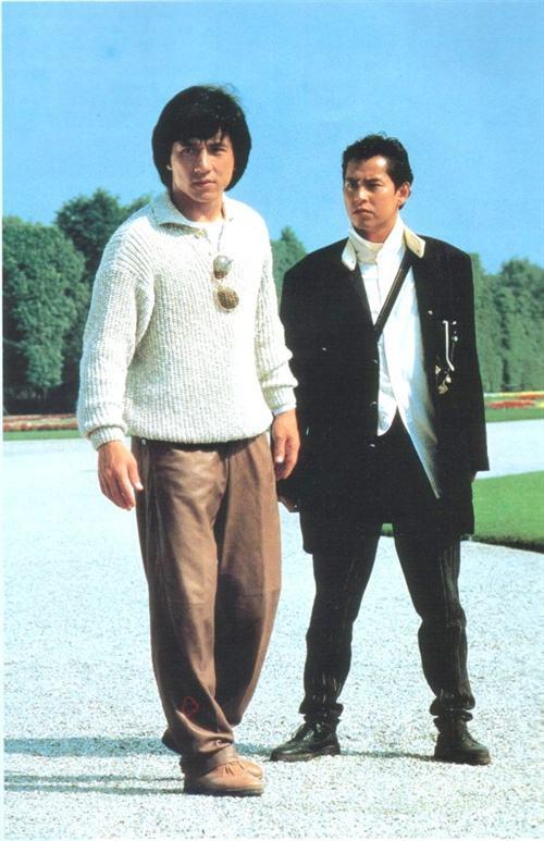 成龙现在多少岁，成龙从年轻到现在（成龙1岁到40岁罕见照）