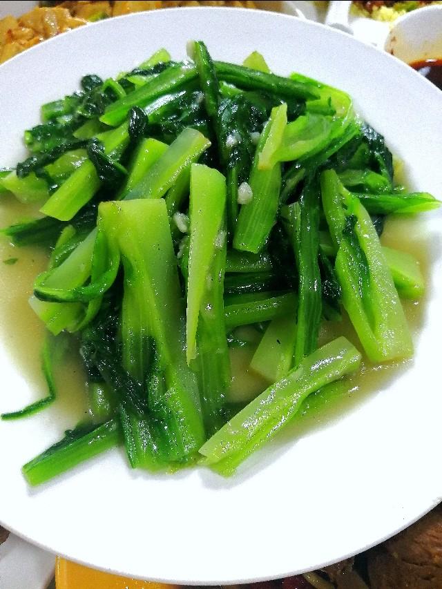 带有一些地方性的特色菜，二十二道特色菜