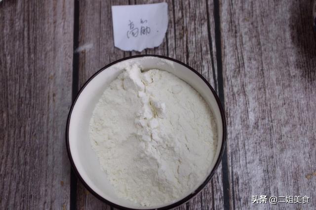 中筋面粉和高筋面粉有什么区别，高筋面粉和中筋面粉的区别（要分清高筋、中筋、低筋）