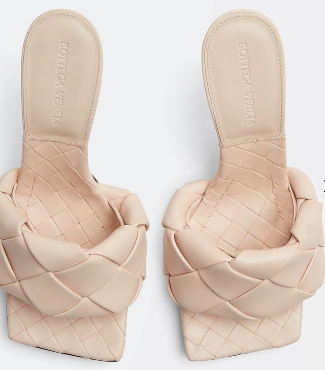 细跟的高跟鞋穿搭，今年的时髦高跟鞋都在这儿了