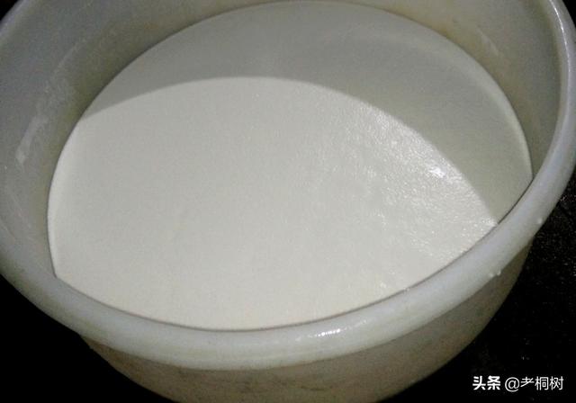 油豆腐的制作技术，油豆腐怎么做才不会老（大叔家的客家菜：自制油豆腐）