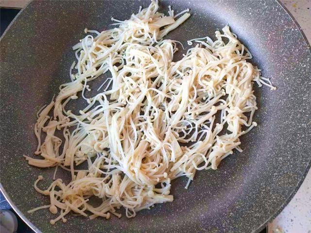 麻辣金针菇的做法，麻辣金针菇好吃又简单的做法