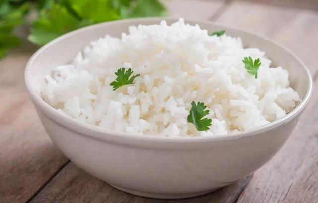 米饭怎么蒸才好吃，如何做蒸米饭又软又好吃（蒸米饭总是不香怎么办）