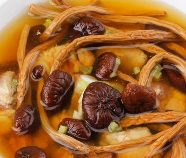 茶树菇可以炖排骨汤，这样做不要太鲜哦