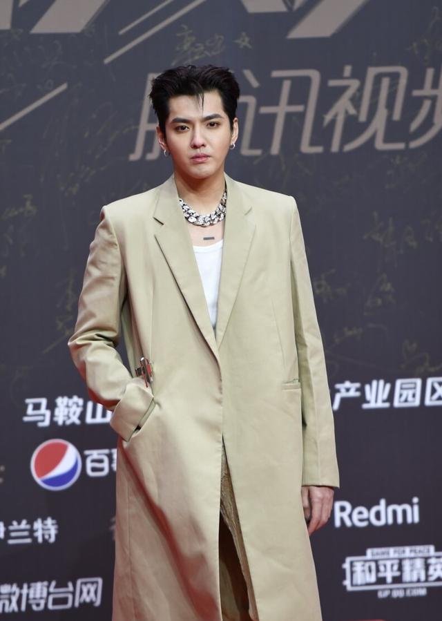 圆脸男生发型设计，发型2018流行男士圆脸发型（建议剪这3款发型）