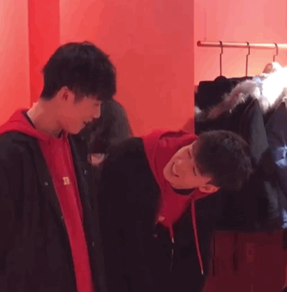 kpl坦然为什么叫菠萝君，KPL取名鬼才:花海无铭CP一诺暖阳系列