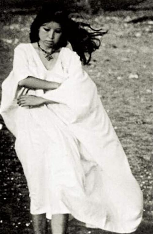 三毛的一生经历充斥着艰难，［人物］作家三毛坎坷又奇幻的一生