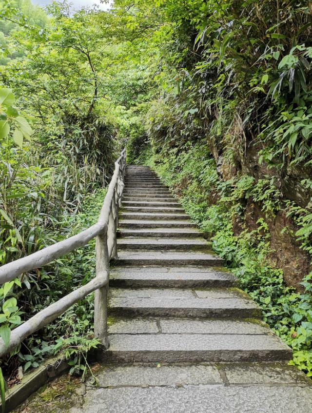 武功山旅游攻略，武功山旅游攻略一日游（江西武功山\u0026仙凤三宝亲子游记）