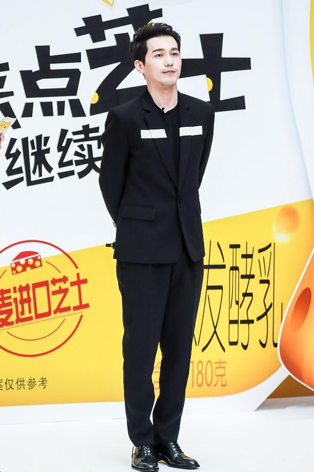  白宇年轻时的照，明星们成名前的扮相