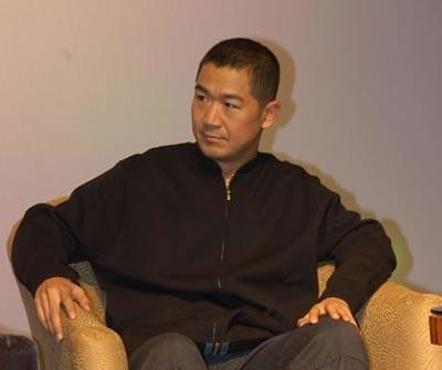 张国立的婚姻史，张国立与罗秀春离婚34年