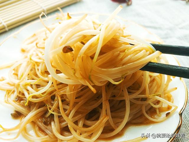 在家自己如何炒绿豆芽，家常清炒绿豆芽