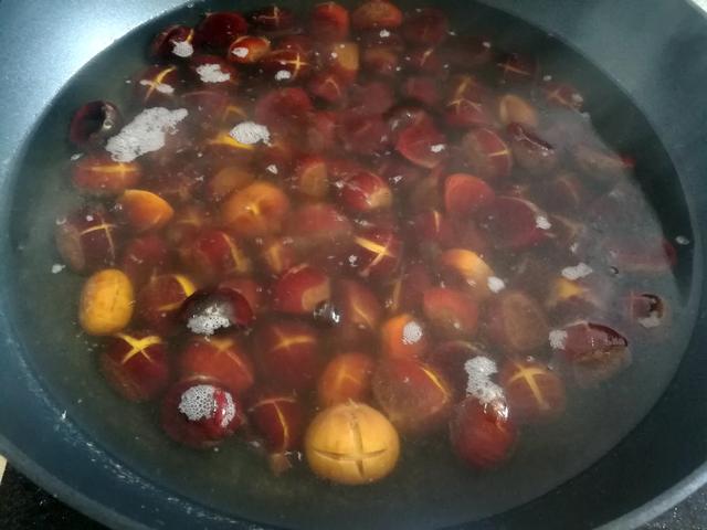 板栗怎么去皮快又好剥，板栗剥皮这方法真好用