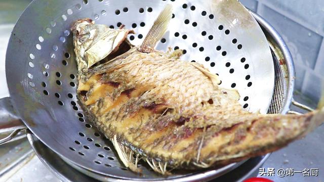 鲤鱼的家常做法，家常鲤鱼的做法最正宗的做法（厨师长分享鲤鱼新吃法）