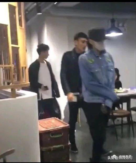 华晨宇和邓紫棋，邓紫棋对华晨宇的爱恨（华晨宇“扔下孩子不结婚”是有原因的）