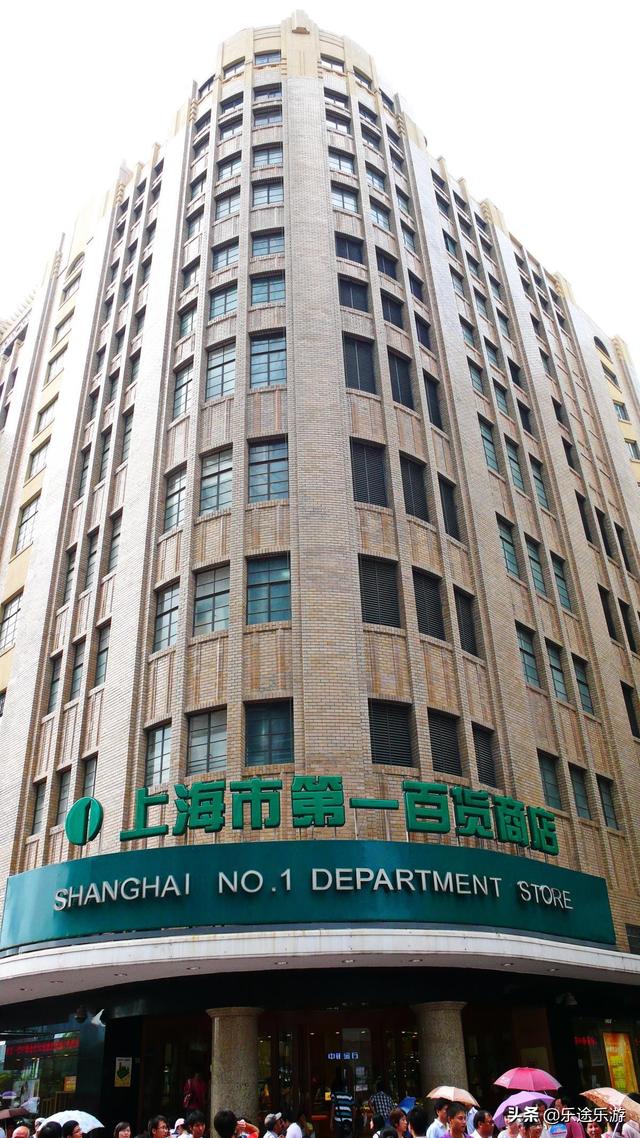 上海外滩以前的样子vs现在的样子，270多年前这里还是一片烂泥滩