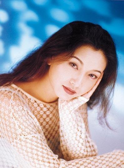 40岁江珊近照，同样51岁的徐帆和江珊