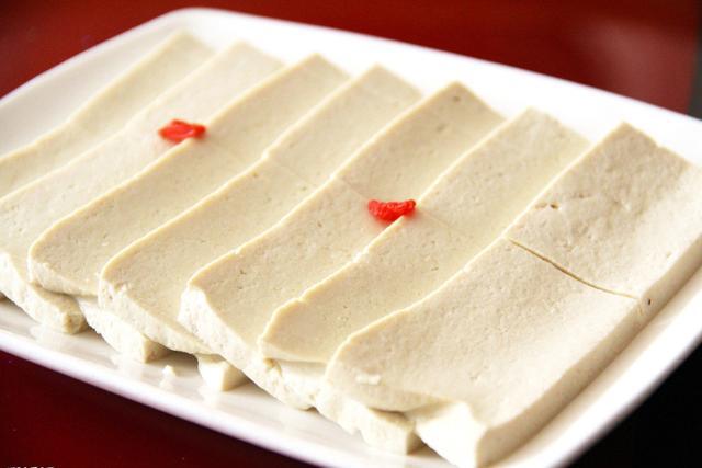 豆腐的蛋白质含量，豆腐蛋白含量高不高（不同豆腐的营养价值一样么）