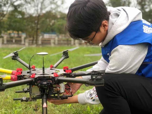 无人机起飞教程，无人机飞行原理及操作