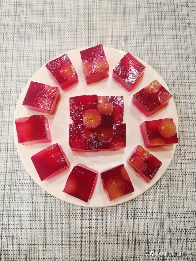 百合怎么炒好吃，炒百合怎么炒最好吃（百合炒之前要先处理一下）