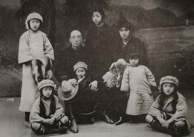 董竹君第二任丈夫，董竹君为何不再婚（董竹君和她近一个世纪的传奇人生）