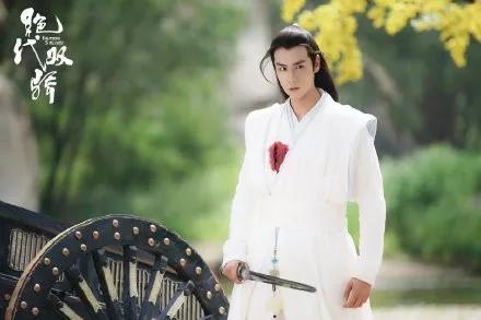 绝代双骄胡一天版本12集，胡一天一人分饰两角