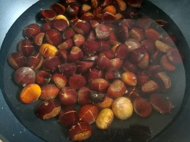 板栗怎么去皮快又好剥，板栗剥皮这方法真好用