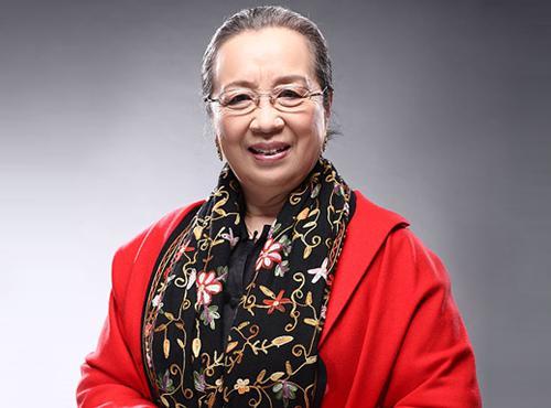 容嬷嬷李明启罕见近况曝光，86岁“容嬷嬷”李明启逛菜市场