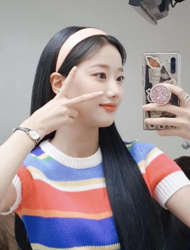 李娜恩夏日穿搭太少女！粉紅衣裙甜美減齡，不愧是韓國當紅小花旦 娛樂八卦吃瓜 第11张