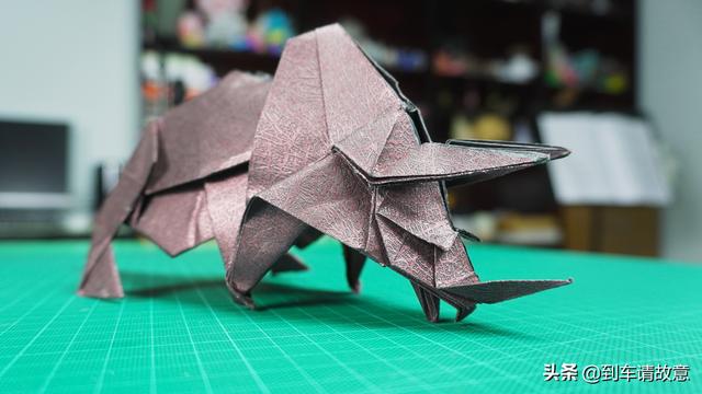 折一只特别简单的三角龙，不如用纸折一只帅气的三角龙