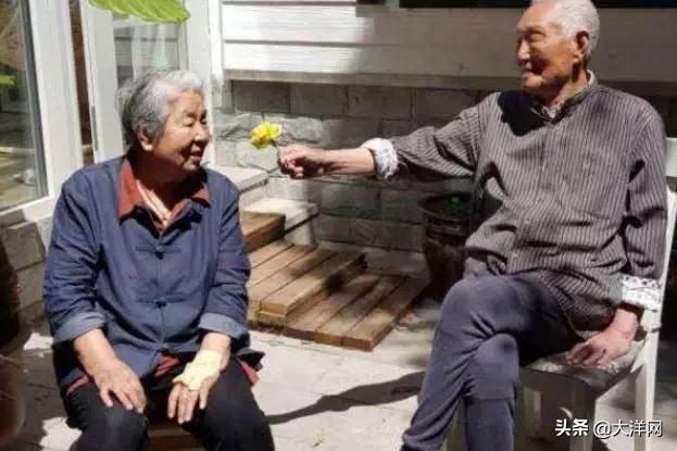 圣诞节送女朋友什么礼物_4